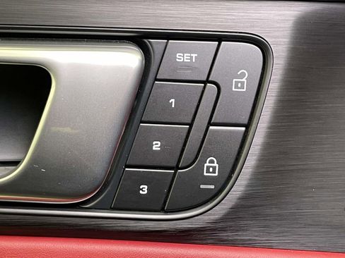 Used 2022 Porsche Panamera 4 Platinum Edition image 37