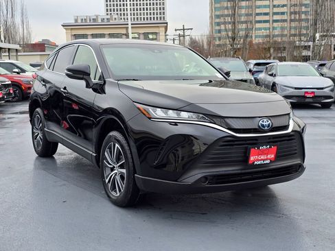 Used 2022 Toyota Venza LE image 7