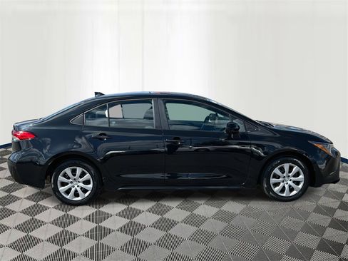 Used 2022 Toyota Corolla LE image 6