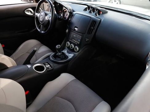 Used 2010 Nissan 370Z Touring image 15