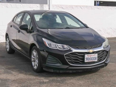 Used 2019 Chevrolet Cruze LS w/ LS Convenience Package FWD image 3