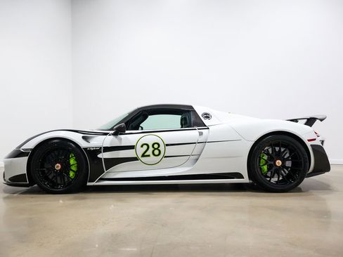Used 2015 Porsche 918 Spyder image 16