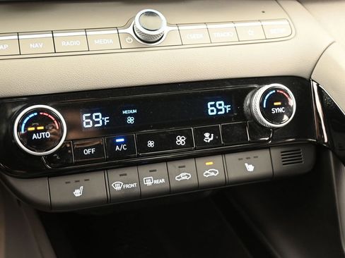 Used 2023 Hyundai Elantra SEL w/ Convenience Package image 25