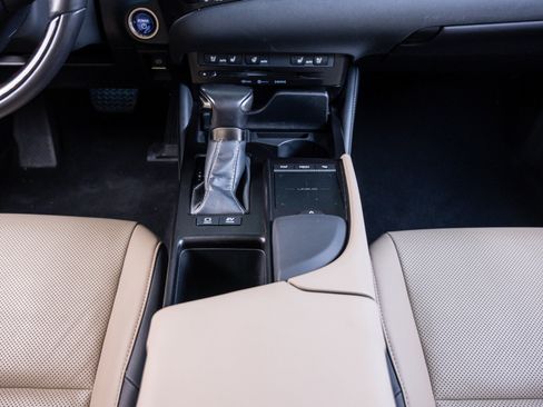 Used 2019 Lexus ES 300h image 25