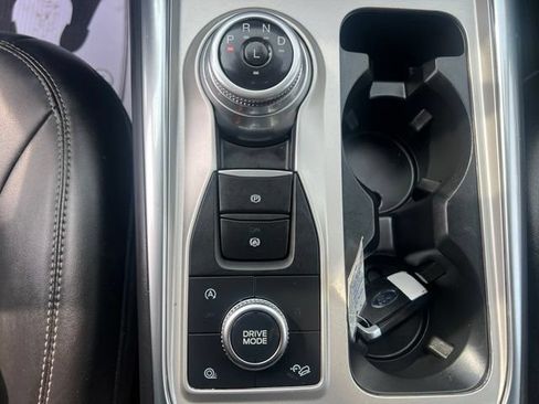Used 2023 Ford Explorer XLT w/ Equipment Group 202A AWD/4WD image 32
