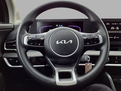 Used 2025 Kia Sportage LX image 15