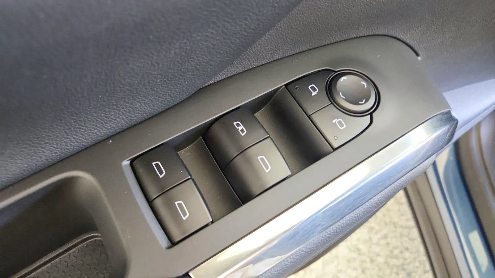 Used 2025 Chevrolet Traverse LT w/ Midnight/Sport Edition AWD/4WD image 23