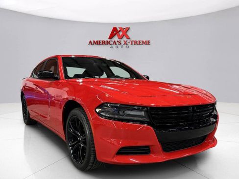 Used 2018 Dodge Charger SXT w/ Blacktop Package image 9