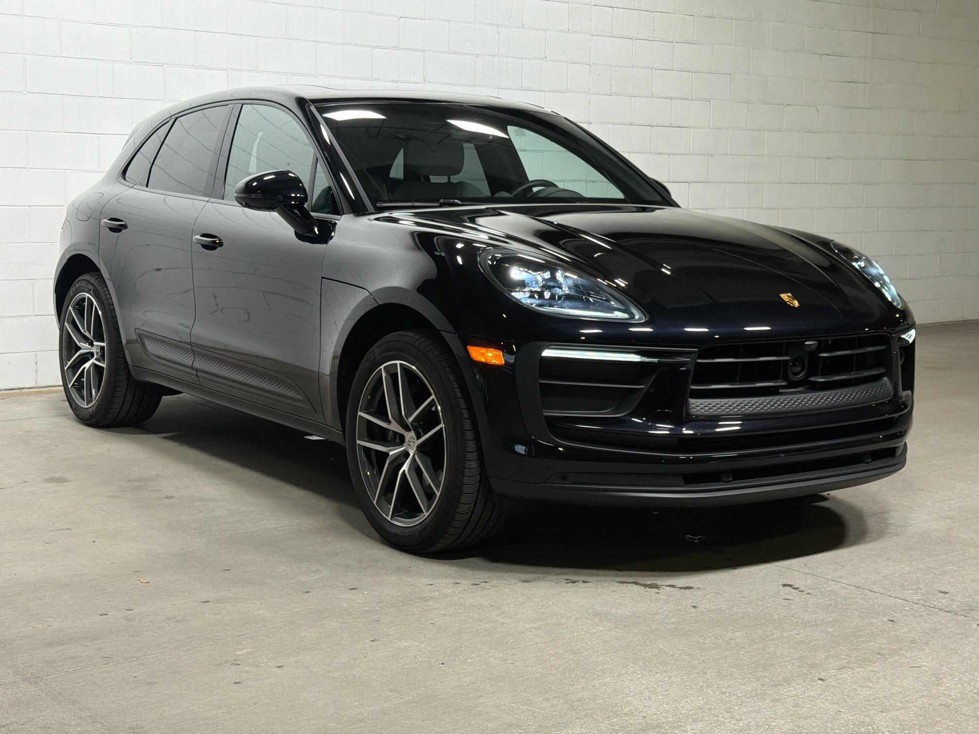 Certified 2026 Porsche Macan AWD/4WD image 6