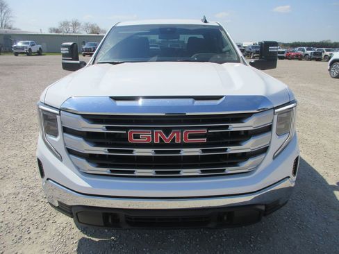 New 2026 GMC Sierra 1500 SLE image 11