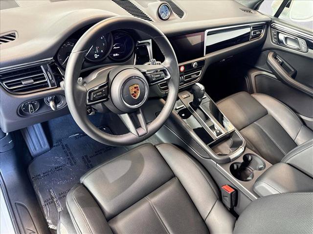 Certified 2026 Porsche Macan AWD/4WD image 4