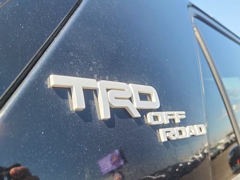 Used 2018 Toyota 4Runner TRD Off-Road Premium AWD/4WD image 13
