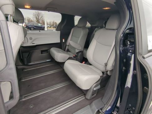 Used 2025 Toyota Sienna XLE image 16