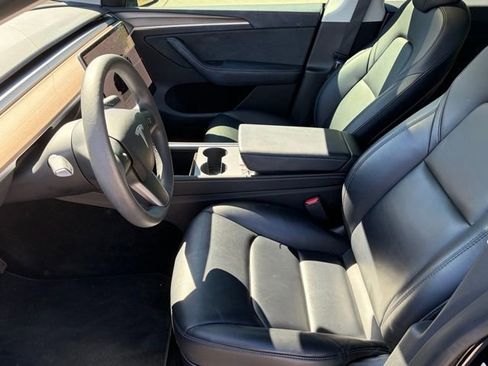 Used 2023 Tesla Model Y Long Range image 9