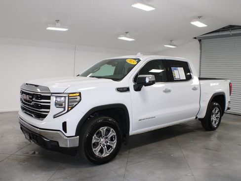 Used 2025 GMC Sierra 1500 SLT AWD/4WD image 4