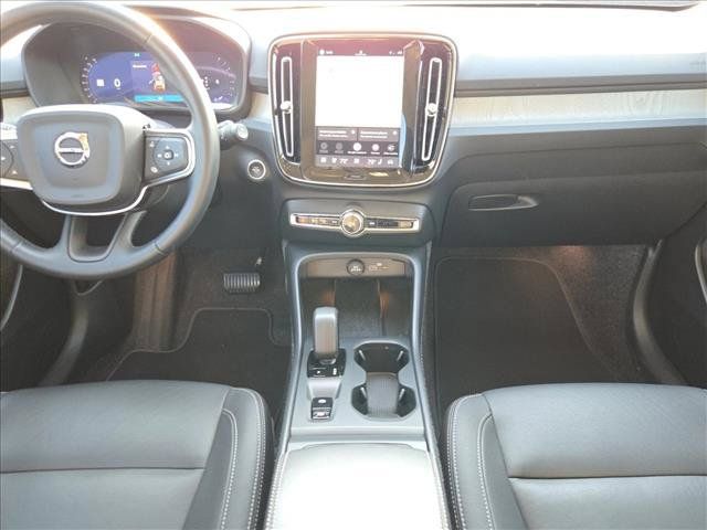 Used 2025 Volvo XC40 B5 Core AWD/4WD image 19