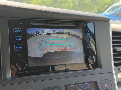 Used 2016 Toyota Sienna LE AWD/4WD image 26