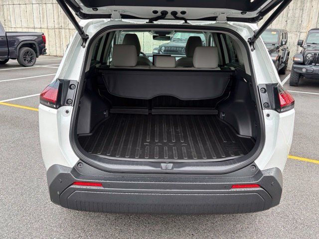 Used 2026 Toyota RAV4 XLE Premium w/ Panoramic Sun Roof Package FWD image 7