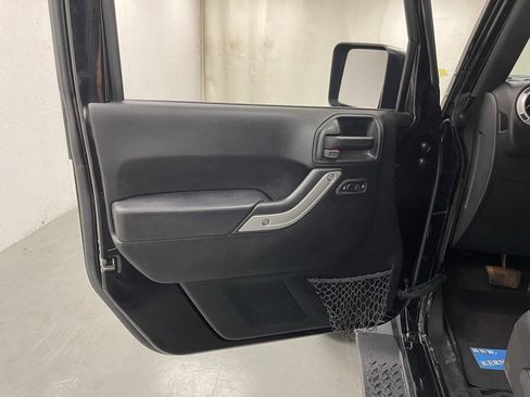 Used 2017 Jeep Wrangler Unlimited Sahara image 17