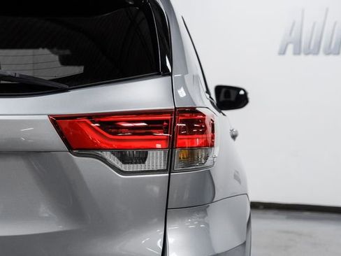 Used 2019 Toyota Highlander XLE image 33