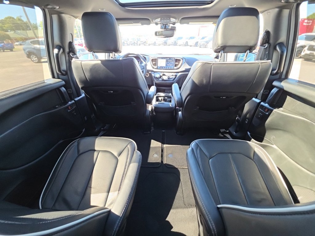 Certified 2026 Chrysler Pacifica Limited w/ S Appearance Package FWD image 22