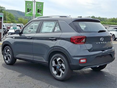 New 2026 Hyundai Venue SEL image 3