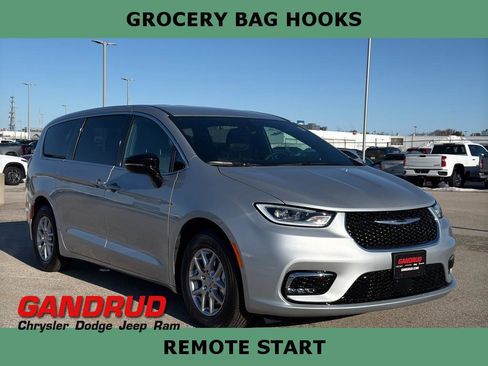 New 2026 Chrysler Pacifica Select FWD image 1