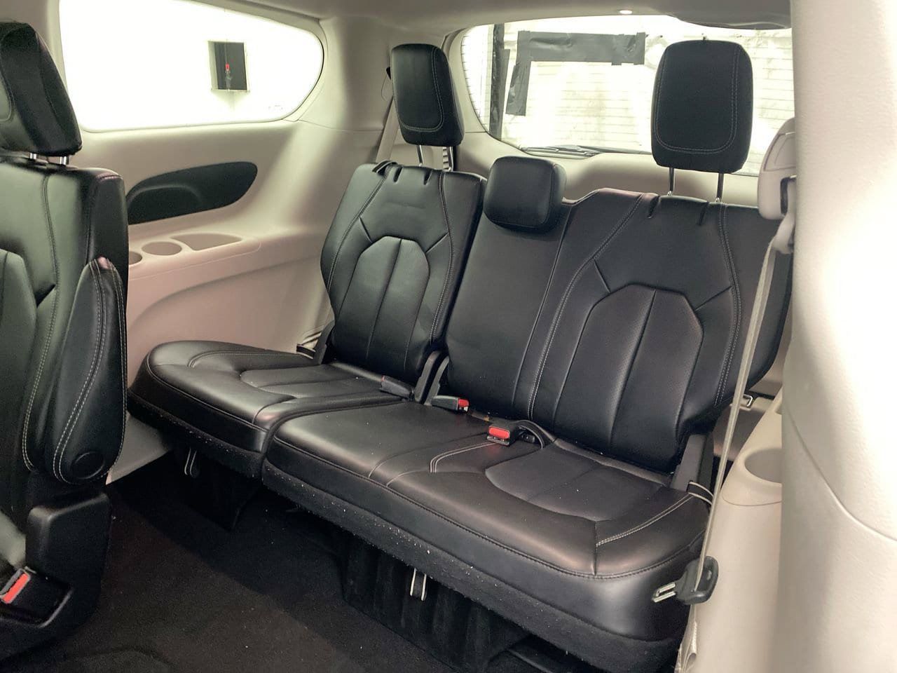 Used 2023 Chrysler Pacifica Touring-L FWD image 24