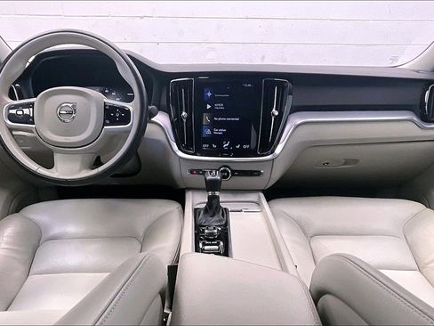 Used 2019 Volvo S60 T6 Momentum w/ Premium Package image 14