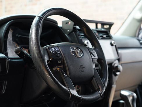 Used 2017 Toyota 4Runner TRD Off-Road image 37