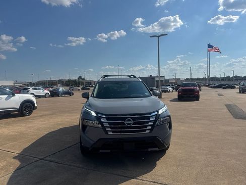 Certified 2025 Nissan Rogue Platinum FWD image 5