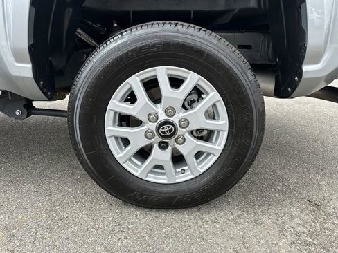 Used 2025 Toyota Tacoma SR5 AWD/4WD image 13