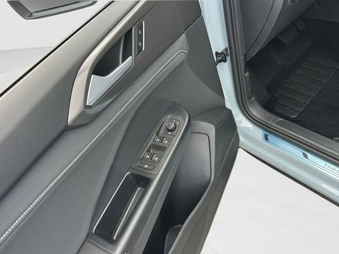 New 2026 Volkswagen Taos SE image 23