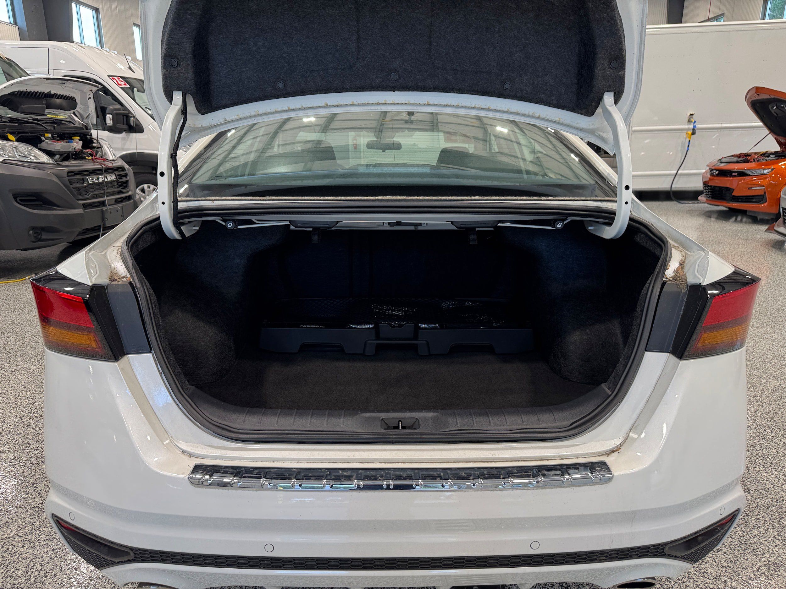 Used 2023 Nissan Altima 2.5 SL FWD image 8
