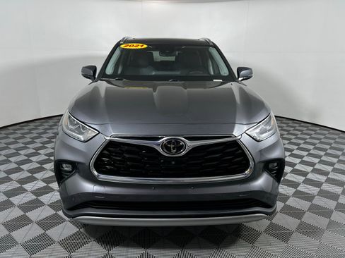 Used 2021 Toyota Highlander Platinum image 2