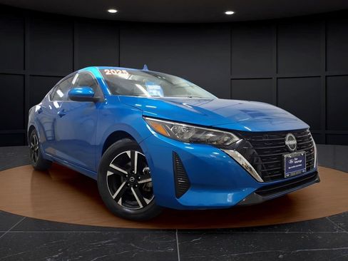 Used 2025 Nissan Sentra SV FWD image 1