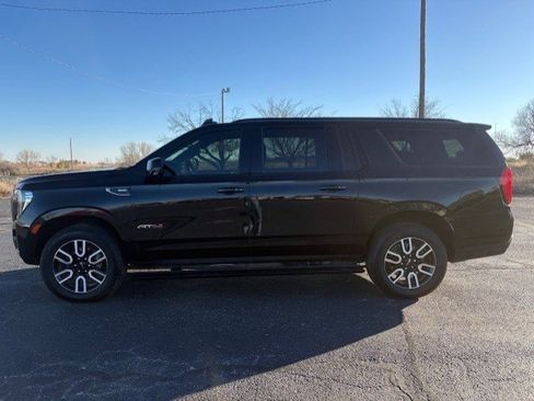 Used 2023 GMC Yukon XL AT4 w/ AT4 Premium Package image 3