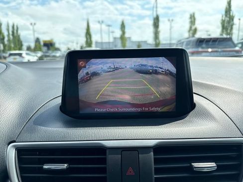Used 2018 MAZDA MAZDA3 Touring FWD image 23