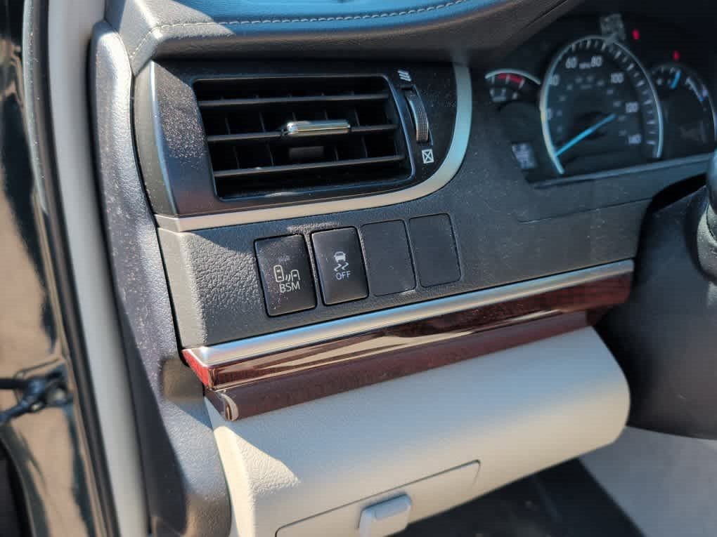 Used 2013 Toyota Camry XLE w/ Leather Pkg FWD image 12