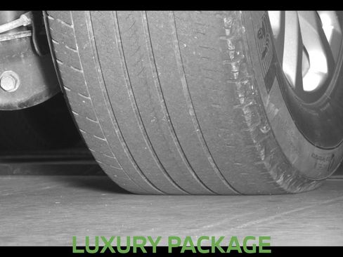 Used 2024 Chevrolet Tahoe LT w/ Luxury Package AWD/4WD image 18