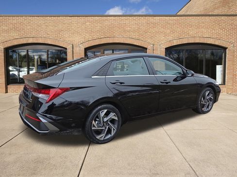 New 2026 Hyundai Elantra Limited image 3