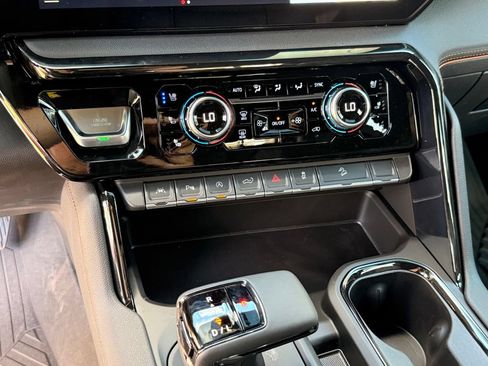 New 2026 GMC Sierra 1500 AT4 w/ AT4 Premium Package AWD/4WD image 23