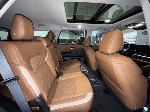 New 2026 Nissan Pathfinder Platinum AWD/4WD image 12