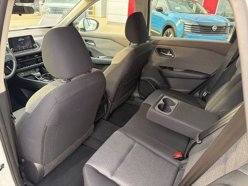 Used 2023 Nissan Rogue SV image 16