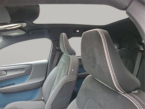 Certified 2022 Volvo C40 P8 Recharge Ultimate image 13