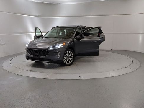 Certified 2022 Ford Escape Titanium w/ Class II Trailer Tow Package image 13