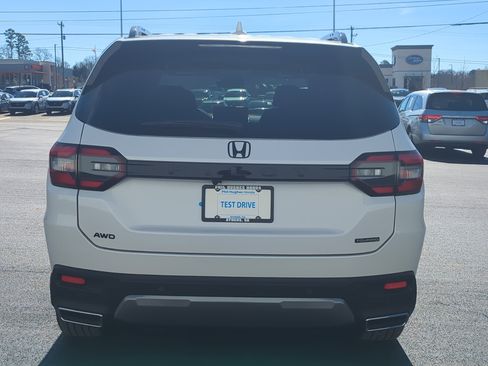 New 2026 Honda Pilot Touring image 5