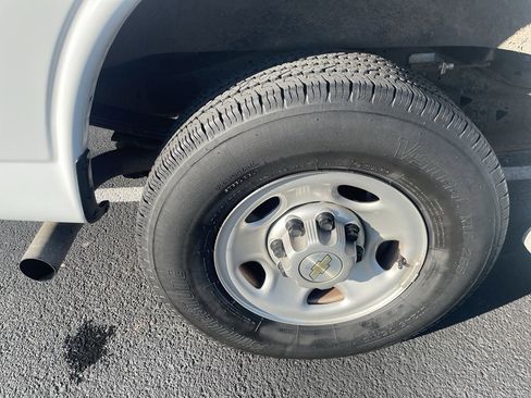 Used 2024 Chevrolet Express 2500 w/ Driver Convenience Package image 15