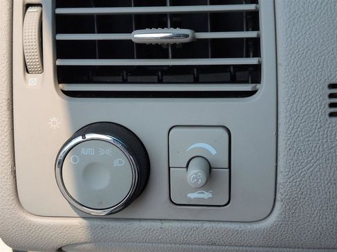 Used 2008 Buick Lucerne CXL FWD image 17