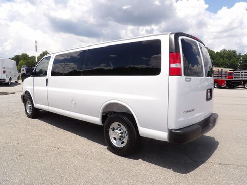 Used 2025 Chevrolet Express 3500 LS RWD image 4